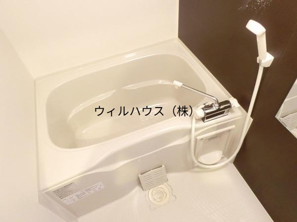 バス・シャワールーム　浴室乾燥機付きバス！