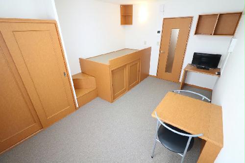 居室・リビング　ベッド下に収納スペースあり！荷物が多くても十分に収まります！