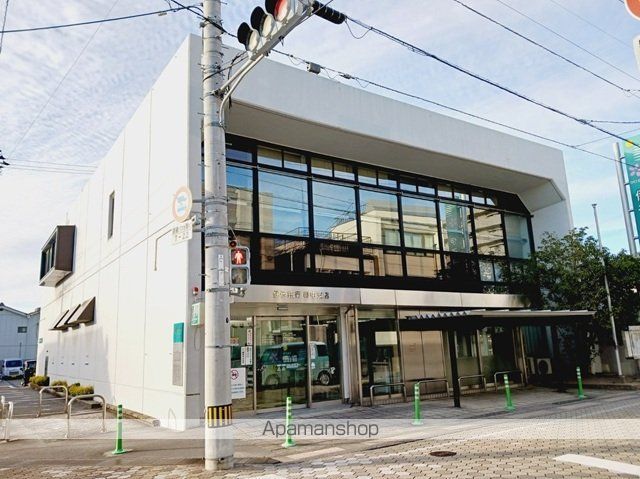 銀行　伊予銀行郡中支店様（銀行）まで750m