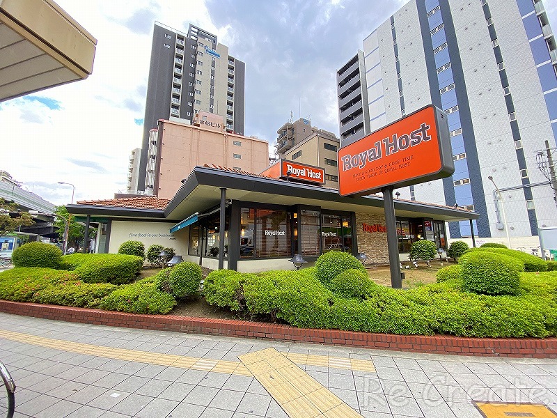 飲食店　ロイヤルホスト桜川店（飲食店）まで371m