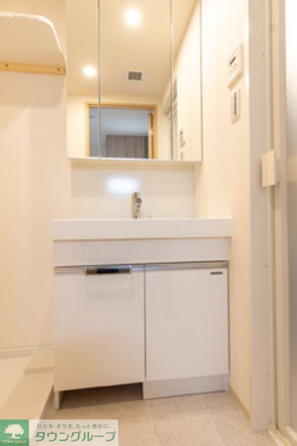 洗面設備　※写真は同タイプ住戸です。