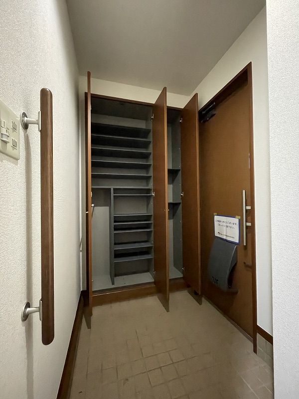 玄関　大容量シューズボックス！