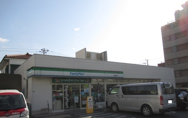 コンビニ　ファミリーマート（コンビニ）まで200m