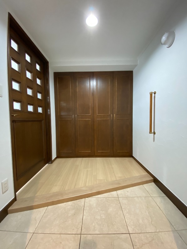 玄関　玄関から見た室内です！