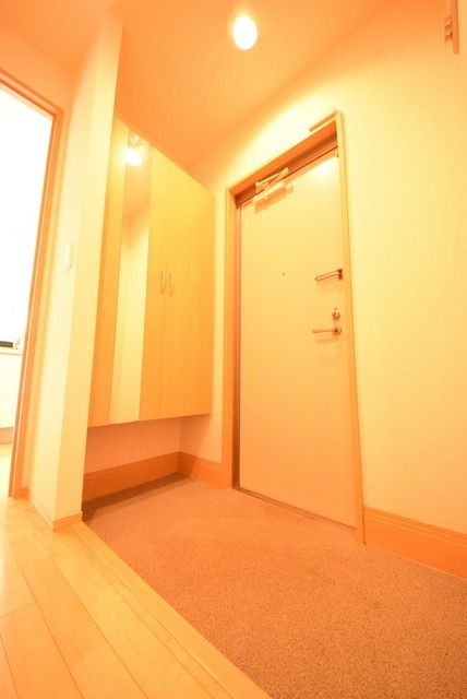 玄関　※別号室参考写真です