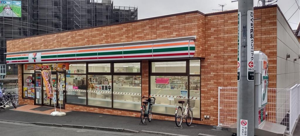 コンビニ　セブンイレブン大和中央林間駅西店（コンビニ）まで300m