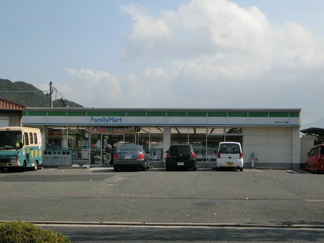 コンビニ　ファミリーマート／若松鴨生田店（コンビニ）まで530m