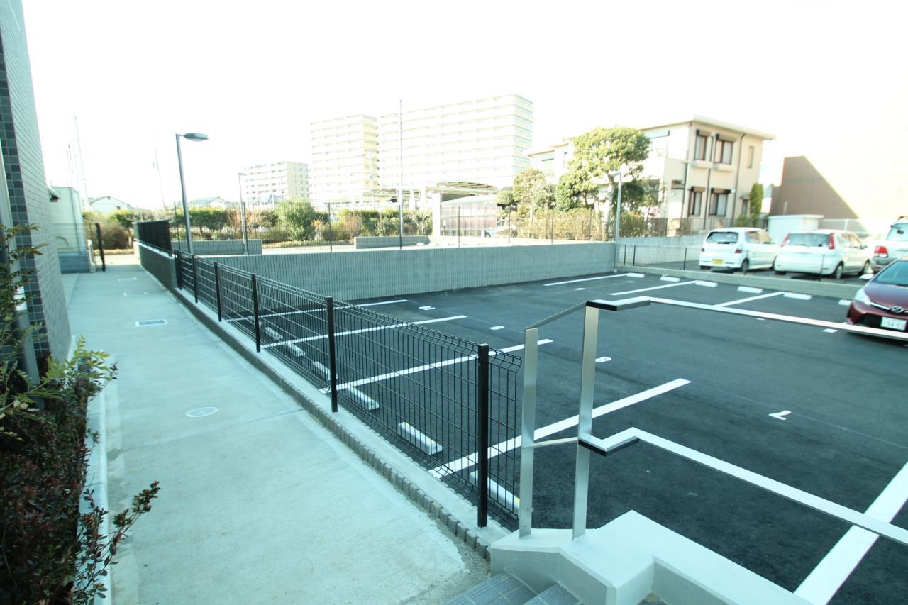 駐車場　舗装駐車場（要空き確認）