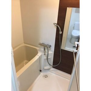 バス・シャワールーム　同物件別部屋写真