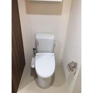 トイレ　同物件別部屋写真