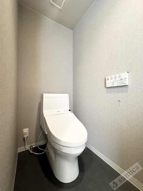 トイレ　温水洗浄便座付き♪♪