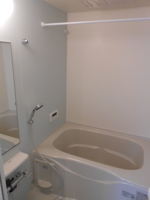 バス・シャワールーム　追焚機能付浴槽・浴室乾燥機完備