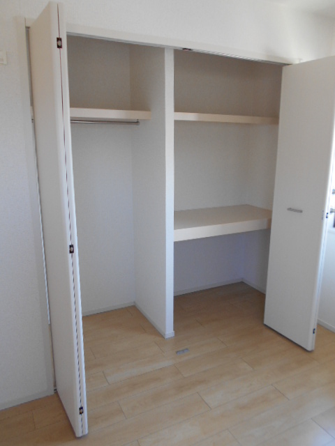 収納　寝室内収納（クローゼット・納戸）１間分完備