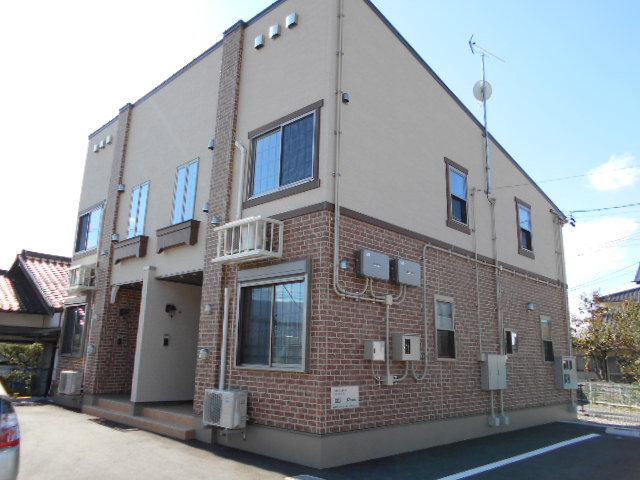 建物外観　サンルーム・玄関側を北東方向より撮影