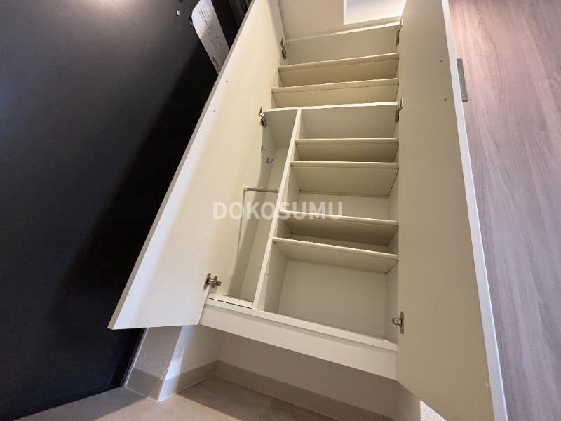 玄関　住まいの顔として相応しい、気品とゆとりのあるエントランス。