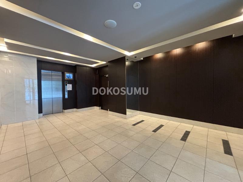 エントランス　オンからオフへ。心地よい静寂へといざなうエントランス。