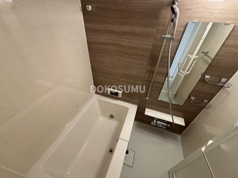 バス・シャワールーム　一日の疲れをやさしく癒やす、清潔感あふれるリラックスバス。