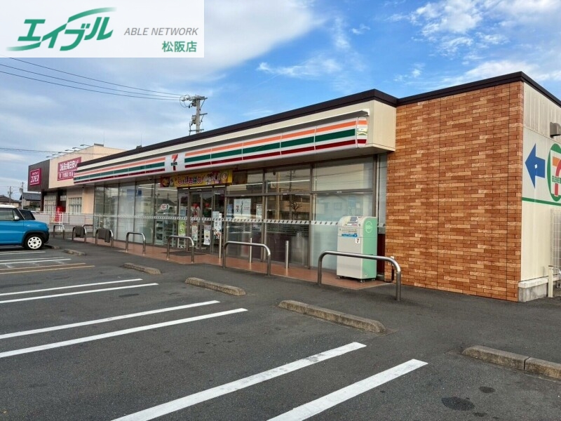コンビニ　セブンイレブン松阪川井町店（コンビニ）まで453m