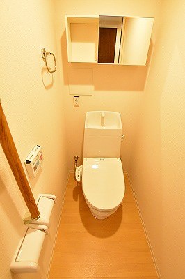 トイレ　温水洗浄便座付き