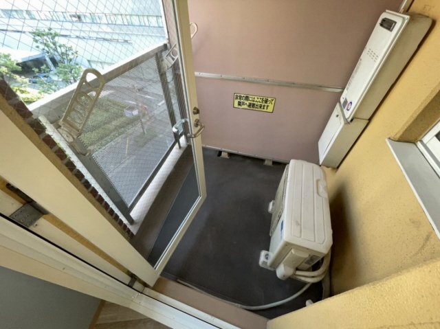 バルコニー　外からの目が気にならないバルコニーで洗濯物が干せます