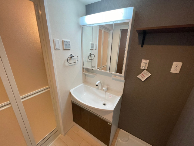 洗面設備　参考写真でございます。