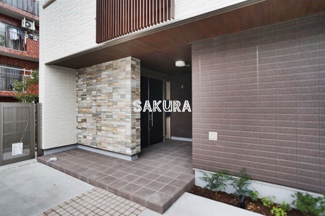 エントランス　帰りが楽しみになる重厚感あるエントランスです♪