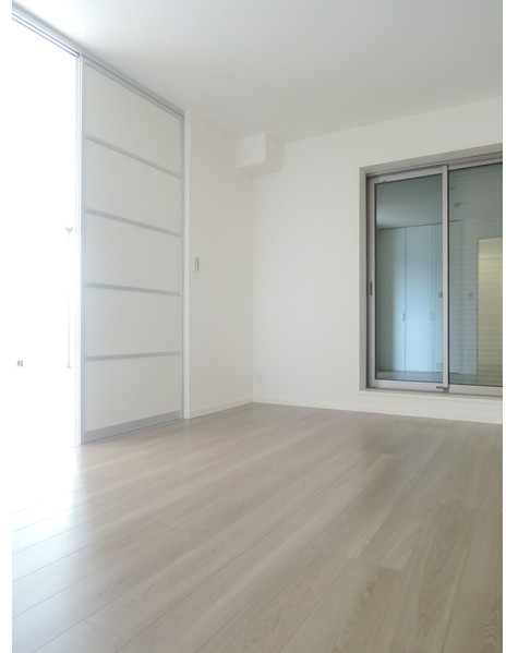 居室・リビング　こちらのリビングで趣味の時間をお楽しみください♪