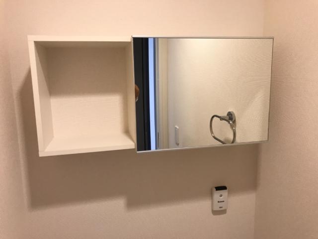 トイレ　吊り戸棚（イメージ）