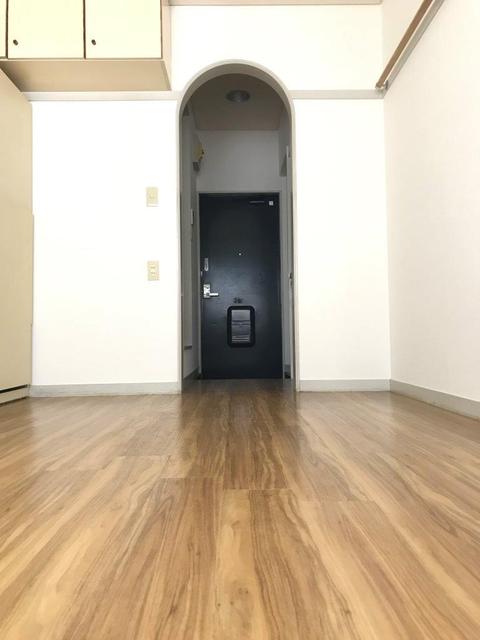 玄関　洋室から玄関