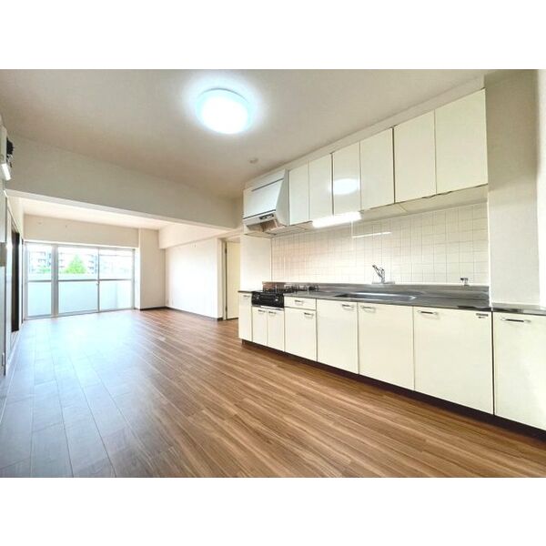 居室・リビング　※内装中のため同タイプ別部屋です