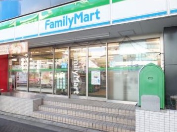 コンビニ　ファミリーマート 新宿新小川町店（コンビニ）まで104m