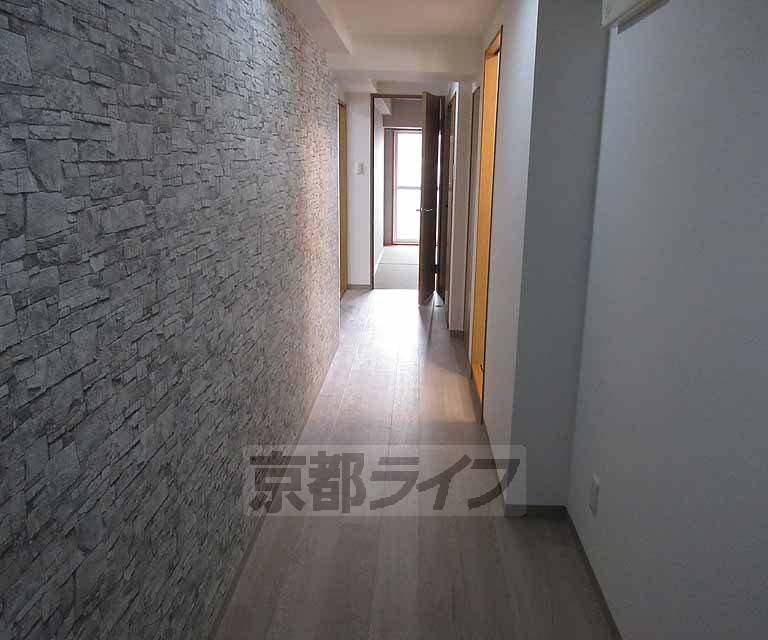 その他部屋・スペース　奥行きのある廊下です