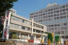 コンビニ　ニューヤマザキデイリーストア松戸市役所店（コンビニ）まで1m