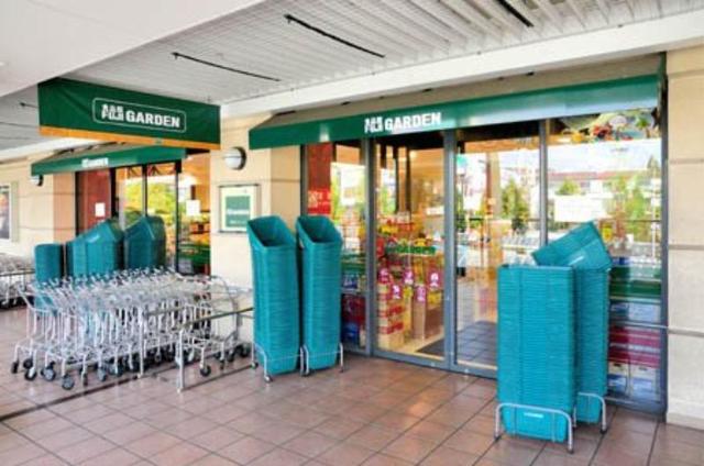 スーパー　富士ガーデン青葉台東急スクエア店（スーパー）まで571m