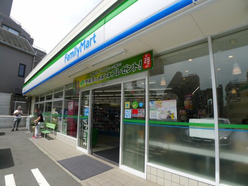 コンビニ　ファミリーマート 南長崎五丁目店（コンビニ）まで18m