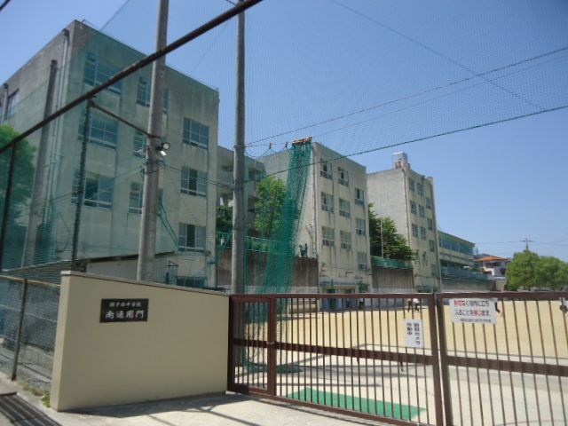 中学校　名古屋市立猪子石中学校（中学校）まで1347m