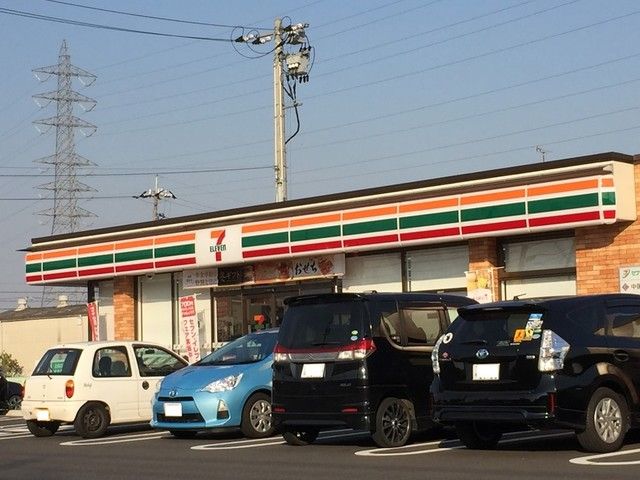 コンビニ　セブンイレブン（コンビニ）まで800m