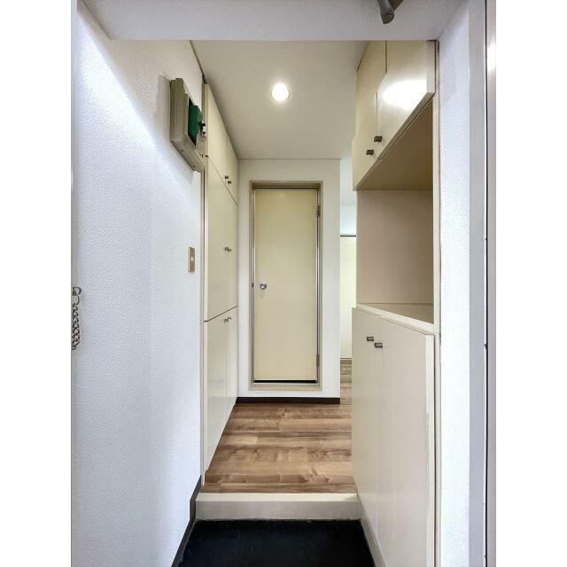 玄関　※別部屋参考写真