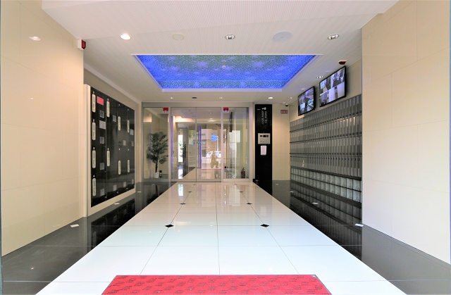 エントランス　オシャレなエントランスでお出迎え