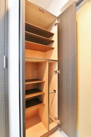 玄関　シューズボックスもたっぷり収納できます