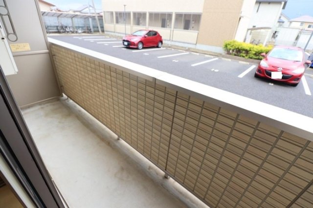 バルコニー　お洗濯にも便利なバルコニー付き