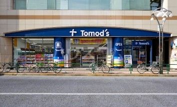 ドラックストア　トモズ 高田馬場店（ドラッグストア）まで518m