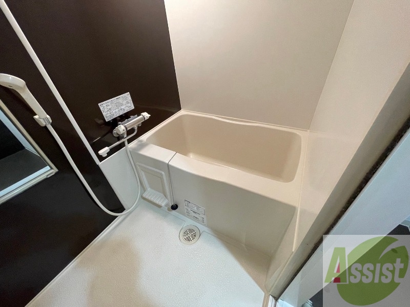 バス・シャワールーム　お風呂になります。一日の疲れを癒してくださいね。