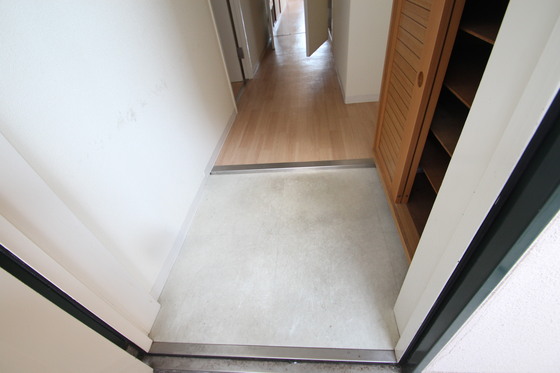 玄関　※別号室の写真です