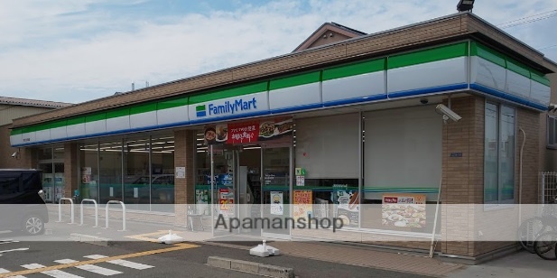 コンビニ　ファミリーマート（コンビニ）まで395m