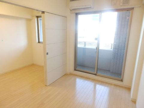 居室・リビング　室内