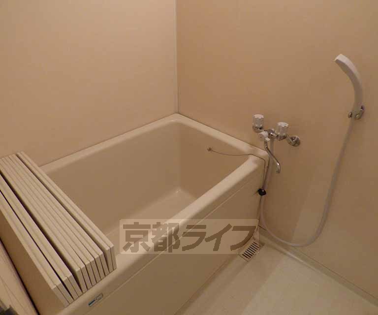 バス・シャワールーム　バスルームです。