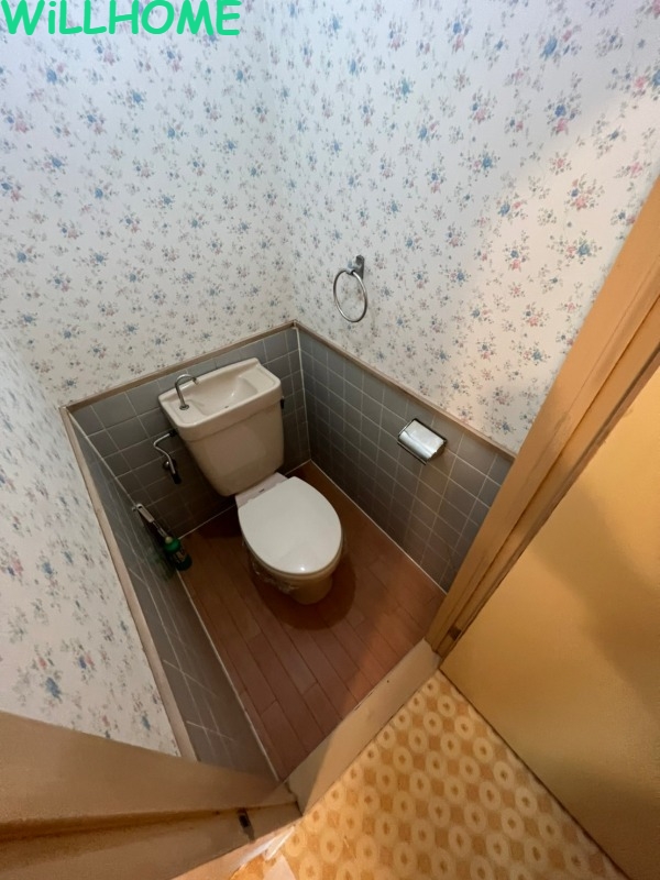 南海加太線 中松江駅 徒歩5分 3階建 築43年のトイレ写真