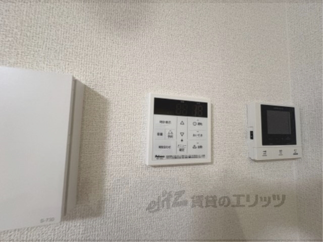 その他設備　給湯器リモコン