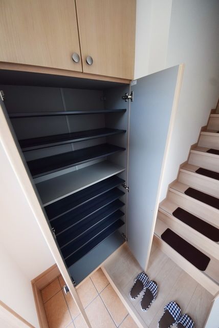 玄関　お問い合わせはタウンハウジングまで